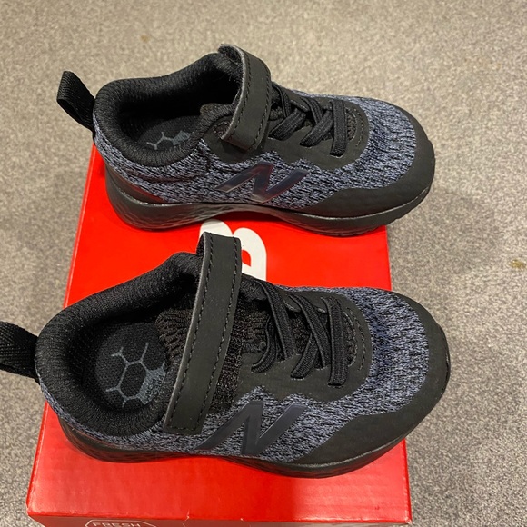 New in box New Balance sneakers - Picture 3 of 3